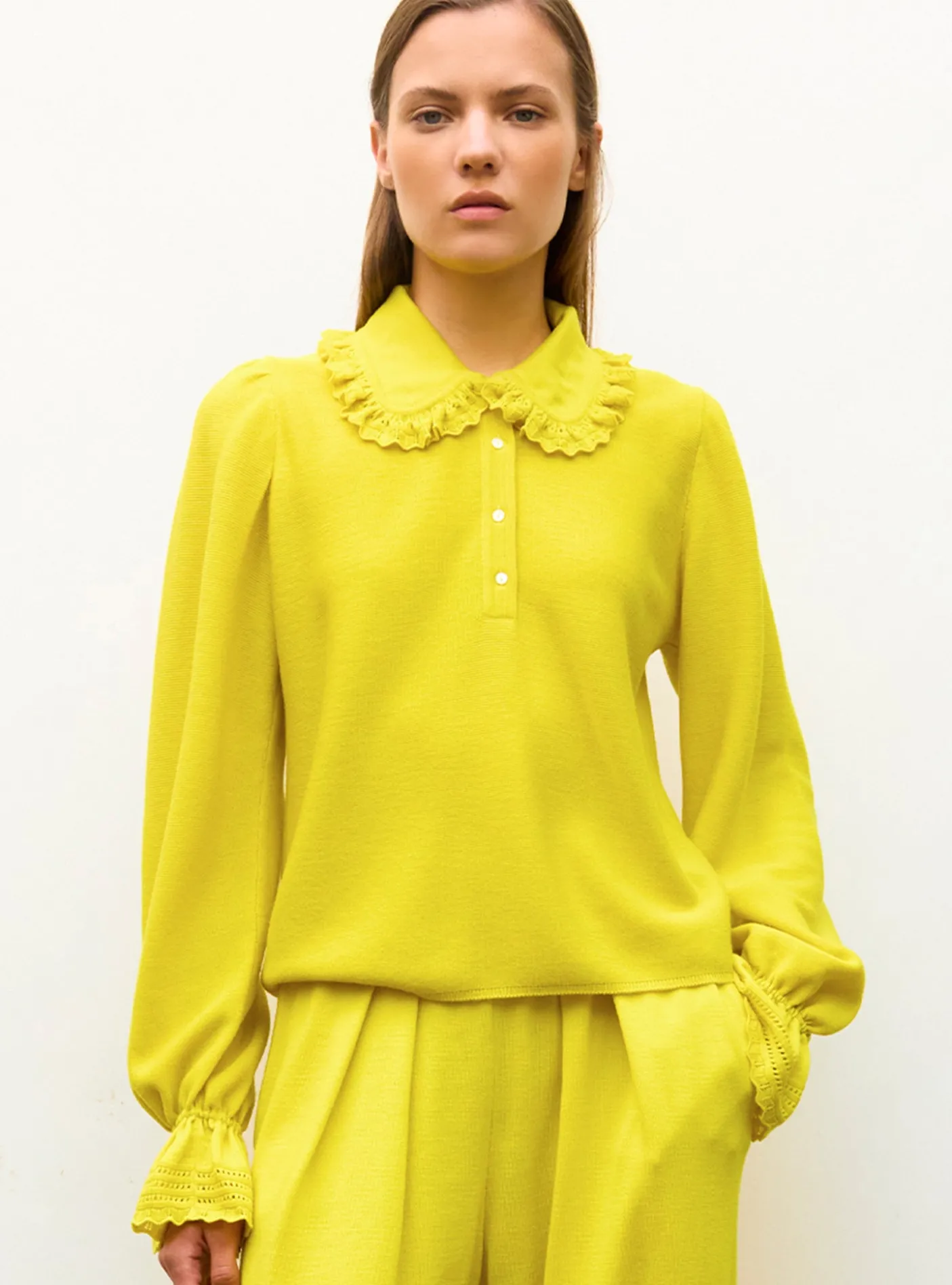 blouse en maille col dentelle